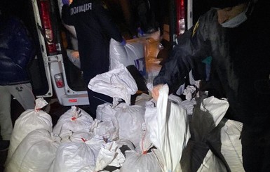 На Житомирщине водитель с 700 килограммами янтаря пытался сбежать от полицейских