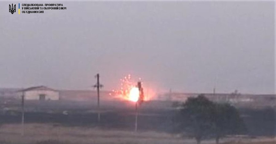 Взрыв на складе боеприпасов под Мариуполем: экс-командиру воинской части сообщили о подозрении