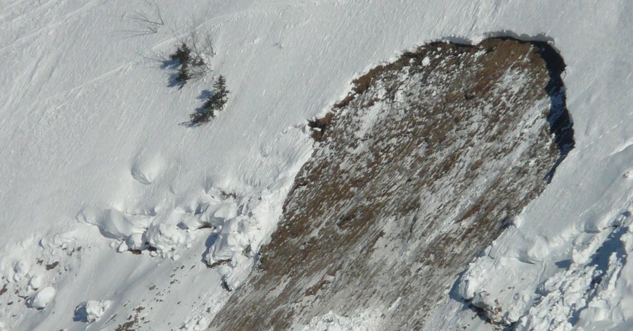 На Новый год снег будет только в Карпатах, но там опасно из-за риска схода лавин