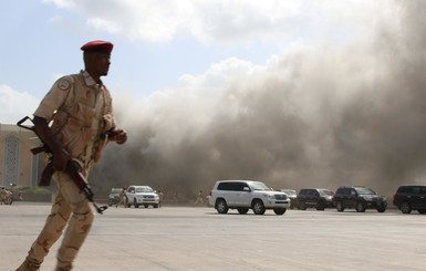 В результате взрыва в аэропорту Йемена погибли три сотрудника комитета Красного Креста 