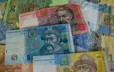 Жизнь без наличных: украинцы на треть чаще расплачиваются картами