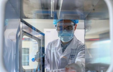 Китай одобрил новую вакцину против коронавируса