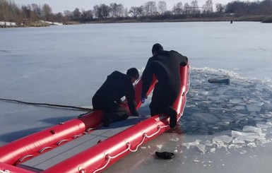 В Кременчуге погибли двое школьников, провалившись под лед