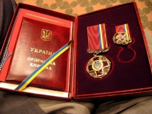 Ющенко забросал орденами луганских деятелей 