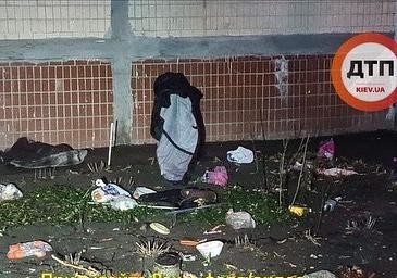 Мальчик, которого мама выбросила из окна киевской квартиры, лежит в реанимации