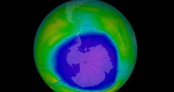 Ученые сообщили, что рекордная озоновая дыра над Антарктидой затянулась