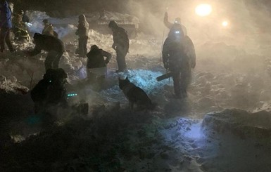 В России на горнолыжном курорте сошла лавина: под снегом оказались дома с людьми
