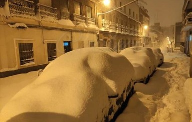 Испанию накрыл небывалый снежный шторм: трое погибших, отменены авиарейсы и футбол