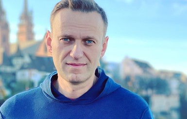 Навальный анонсировал возвращение в Россию на лоукостере спустя пять месяцев после отравления