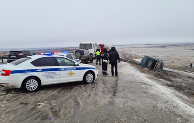 Смертельная авария в России: автобус с украинцами перевернулся на скользкой дороге