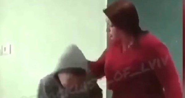 На Львовщине суд оправдал учителя, надававшего подзатыльников ученику-грубияну
