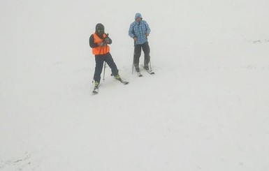 Во время снегопада в Карпатах потерялся лыжник 