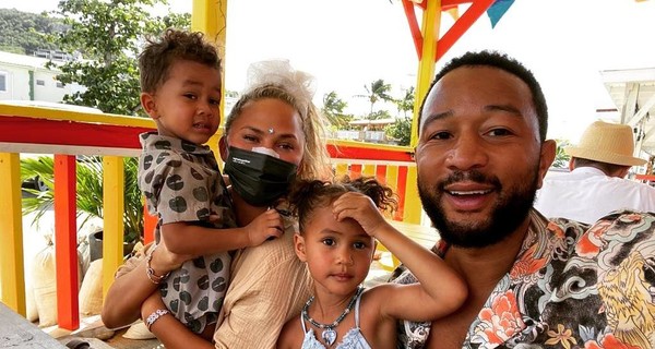 Крисси Тайген сделала тату с текстом песни Джона Ледженда