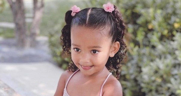 Ким Кардашьян поздравила дочь с днем рождения и показала видео с малышкой