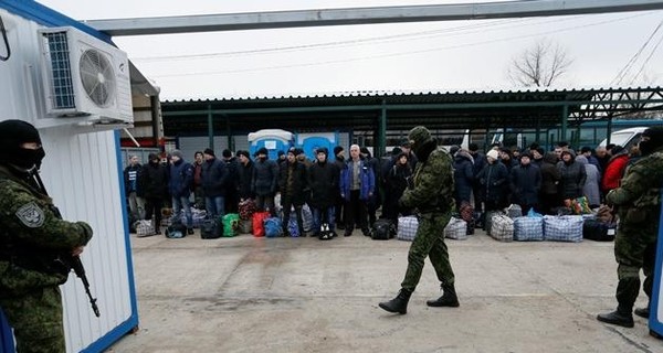Арестович назвал манипуляцией заявление боевиков о возвращении Украине пленных