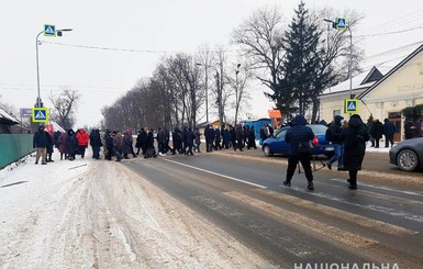 В Черновицкой области участники тарифных протестов снова перекрыли дорогу