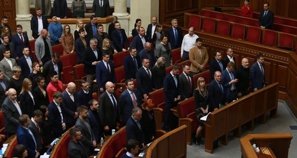 Опрос: ОПЗЖ продолжает уверенно лидировать среди всех парламентских партий Украины