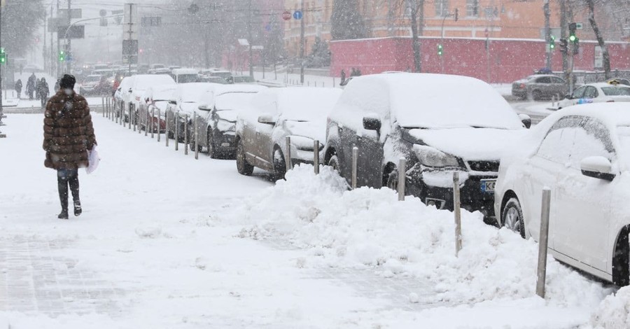 Украину продолжают сковывать морозы, некоторые регионы засыпало снегом