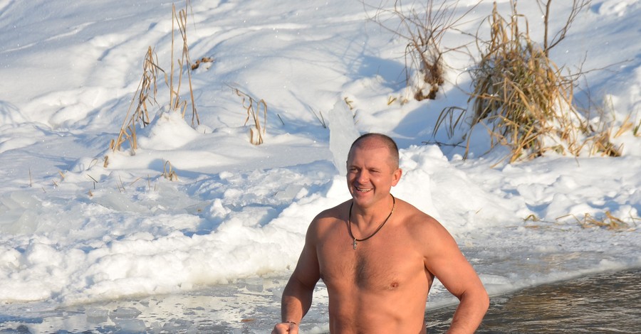 Крещение 2021: Кто из украинских политиков искупался в проруби в 17-ти градусный мороз