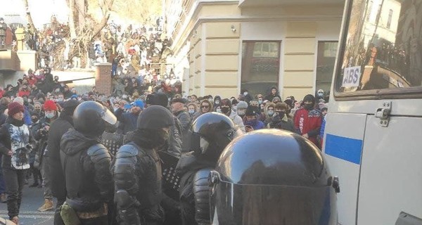 Протесты в России 23 января: во Владивостоке драки и стрельба, в Москве - первый задержанный