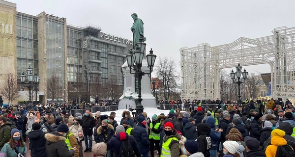 Митинги в России: задержали 381 человека, в том числе Варламова и Соболеву