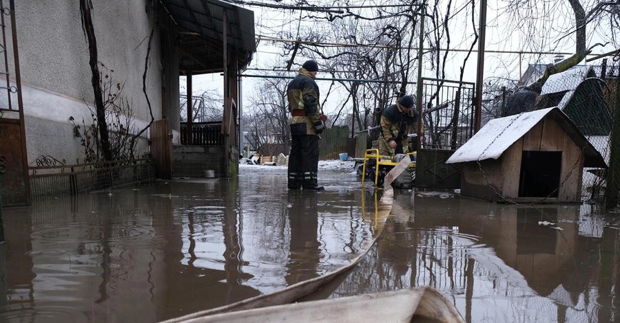 В Украине 269 населенных пунктов остались без света, в Ужгороде затопило дома