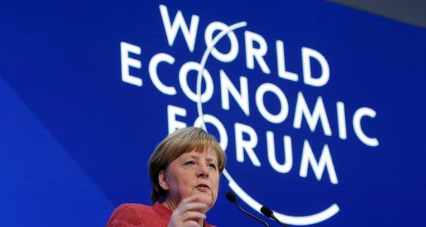Меркель и Макрон на онлайн-Давосе призвали ценить человека и не ограничивать работу бизнеса