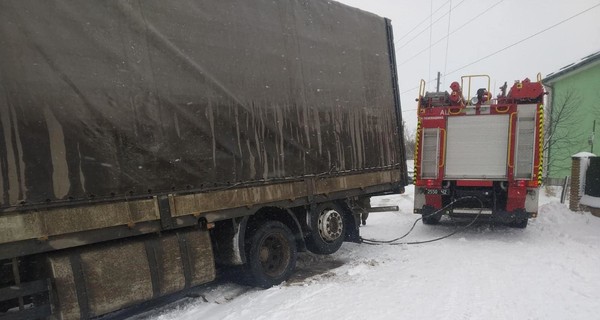 В Одессу из-за непогоды ограничили въезд грузовикам