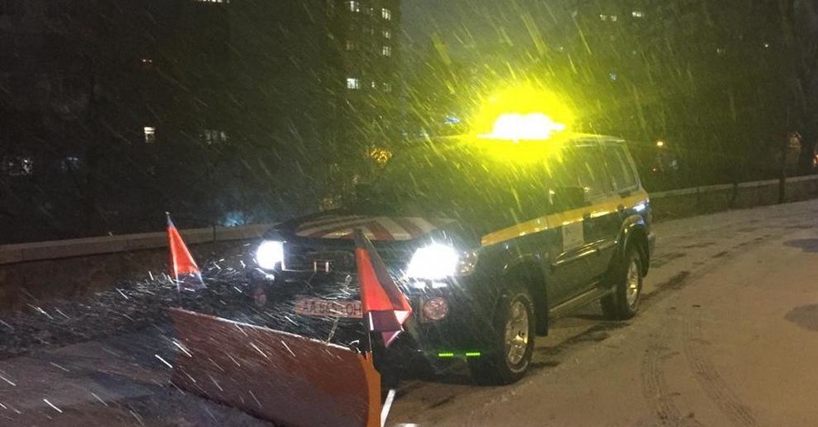 Из-за непогоды и снегопадов  в Украине водителей просят не пользоваться машинами