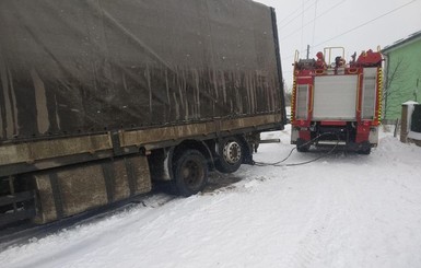 С полуночи в Киев ограничат въезд грузовиков из-за непогоды