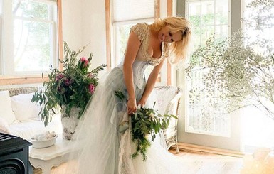Памела Андерсон вышла замуж в наряде от канадского дизайнера