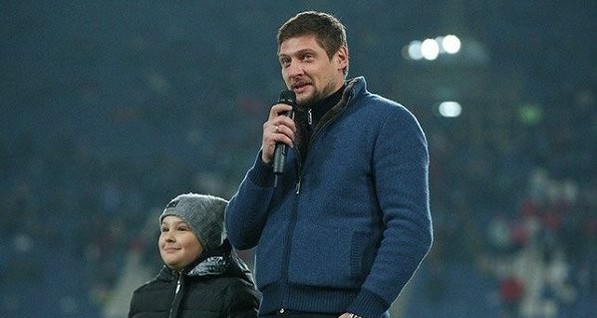 Футболист Евгений Селезнев: Могу сыну подсрач дать или по башке настучать