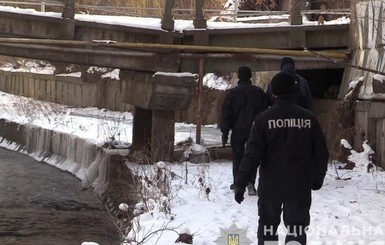 В Киеве в реке нашли мертвым военнослужащего
