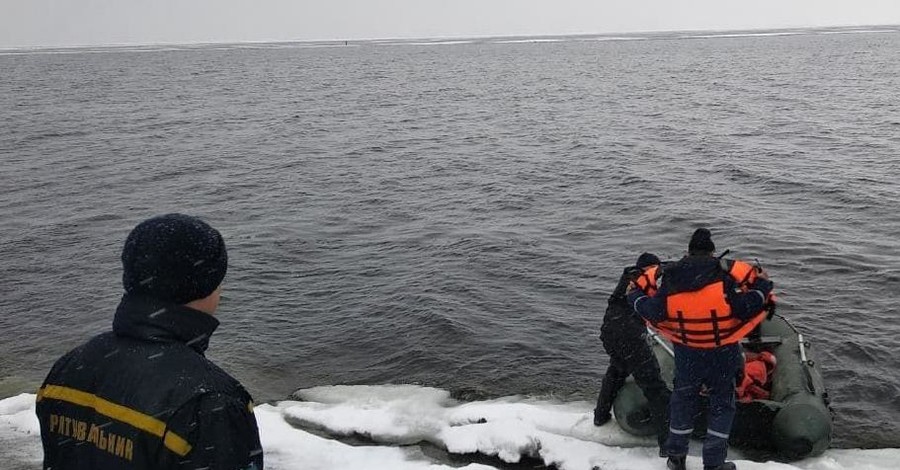 Рыбак дрейфовал на льдине 18 километров по Днепру, пока его заметили