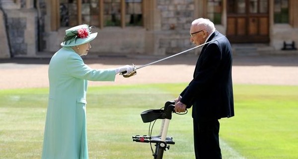 Умер 100-летний британский ветеран сэр Том Мур, собравший миллионы на борьбу с коронавирусом