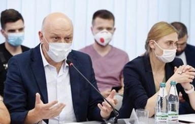 СМИ: Вакцинация в Украине срывается в том числе из-за советника главы ОП Михаила Пасечника 