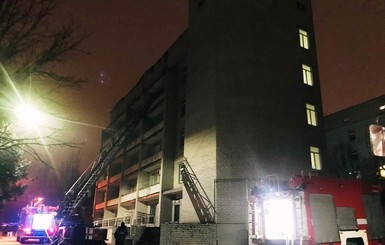 Пожар в больнице Запорожья начался после взрыва в реанимации, по делу допросили 5 человек
