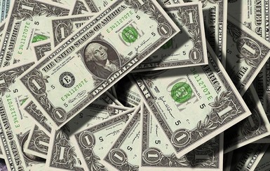 Доллар начал дешеветь: не пора ли избавляться от валюты?