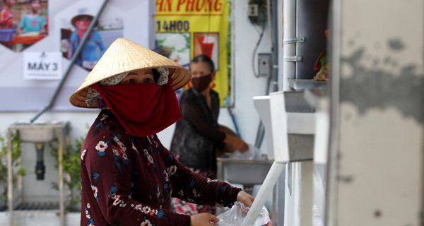 Во Вьетнаме установили банкоматы, которые вместо денег выдают рис