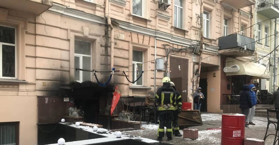 В центре Киева горело заведение с хот-догами