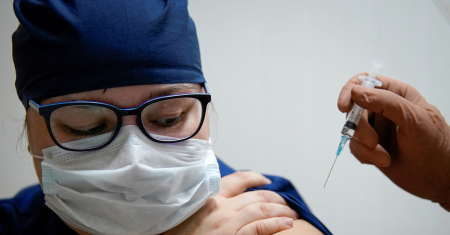 Вакцинация от коронавируса в Украине: первая заявка на использование вакцины ожидается уже на этой неделе