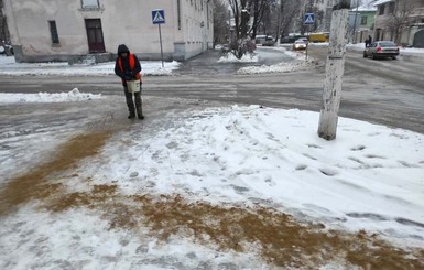 В Одессе прошел ледяной дождь: городские власти попросили людей без надобности не выходить из дома