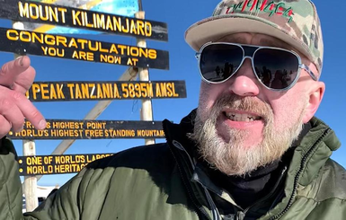 Рэпер Серега ради ролика в Tik Tok поднялся и станцевал на вершине Килиманджаро 