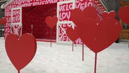 Все в сердечках: на Банковой готовятся ко Дню святого Валентина