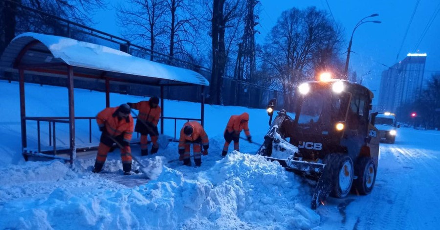 Киев замело: за два дня выпало 30 сантиметров снега