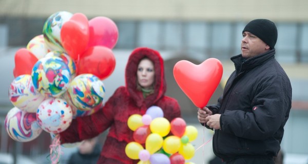 День святого Валентина в Украине и в мире: сколько тратят на подарки и каким презентам не рады