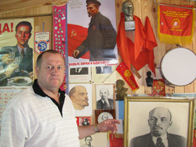 Харьковчанин собрал советских вождей… в бане 