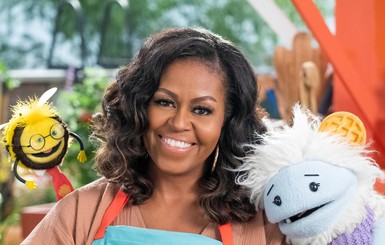 Мишель Обама запустит детское кулинарное шоу и будет вести его вместе с двумя куклами