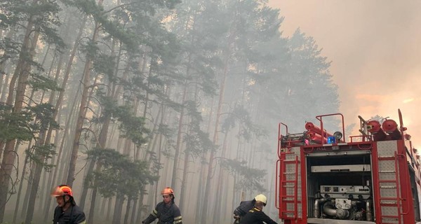 Реклама. Луганщина горіла: пожежники тушили, волонтери допомогали, чиновники - піарилися!