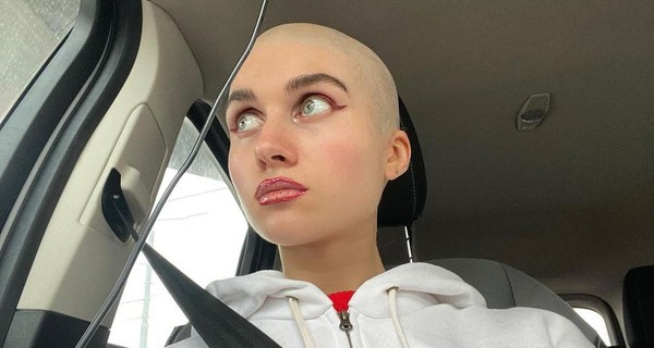 Jerry Heil побрилась наголо потому что не смогла похудеть